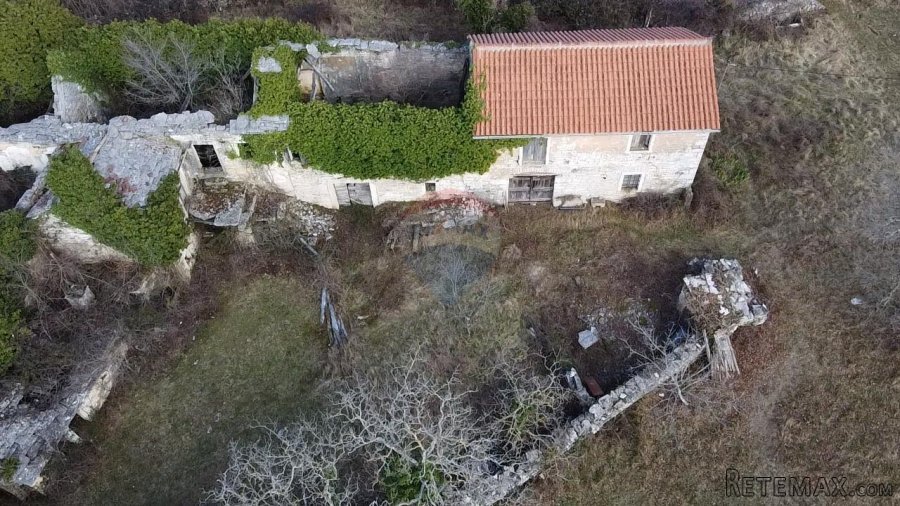 Istra, Oprtalj - istarska kuća s velikom okućnicom u okolici - 9