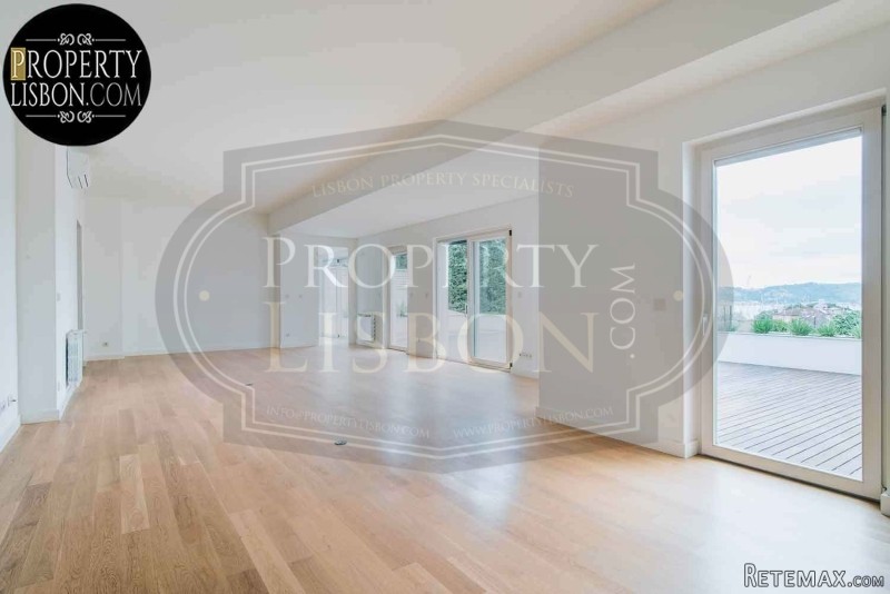 Luxury finishes T3+1 Duplex Lisbon..