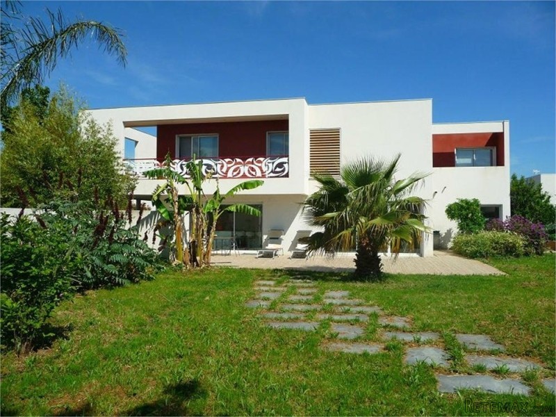 Villa Contemporaine Avec Piscine-..