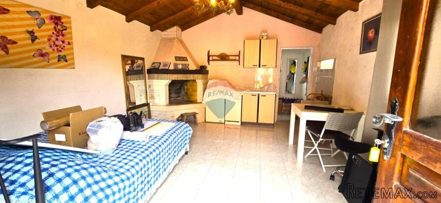 Rovinj, 9km, samostojeća kućica na 370 m2 građevinskog zemlj