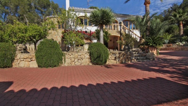 Spacious Villa situated in Javea
