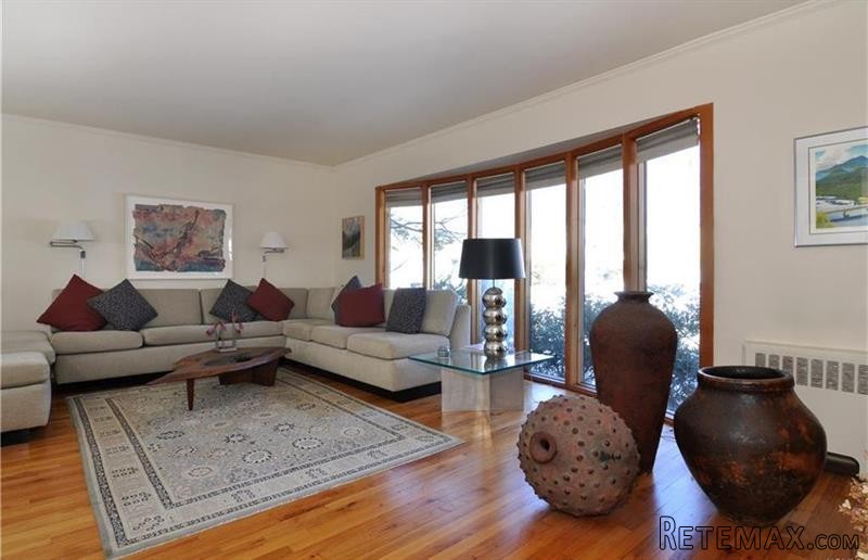 5 bedroom House For Sale: 23 Joyce Road.. - 2