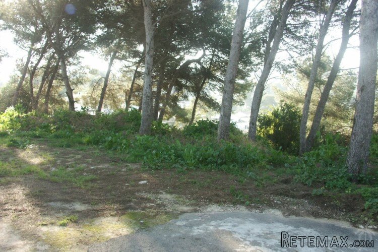 Great opportunity! Building plot of 1100 m2, facing south..