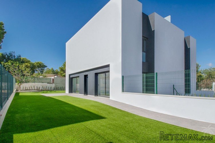Brand new townhouses in a residential complex in Albir...