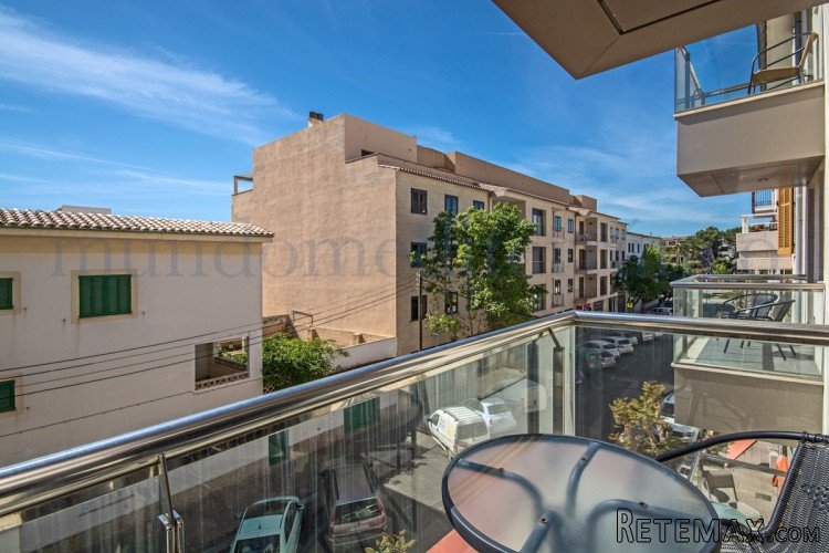 Centrally located town centre apartment, close to the..