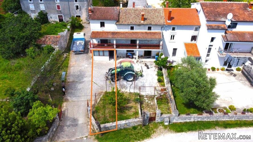 Rovinj, 9km, stan 30 m2 s pripadajućim dvorištem 70 m 2
