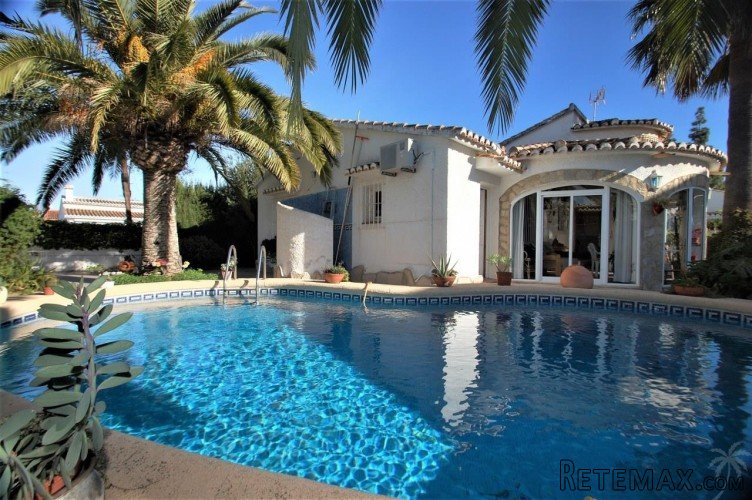 This lovely detached villa located in Els Poblets is just..