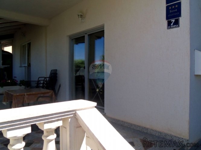Kuća sa 6 stanova - mogućnost etažiranja - 3