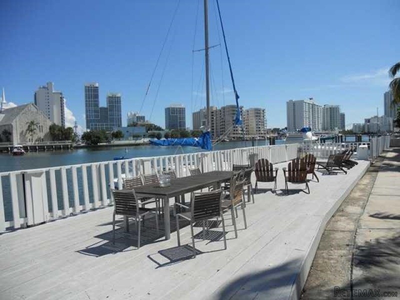 6865 Bay Drive #7 Miami Beach, Fl 33141 - 2