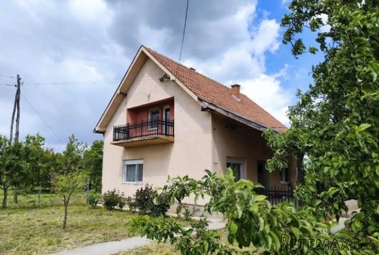 Prodajem kucu u selu Provo-Vladimirci