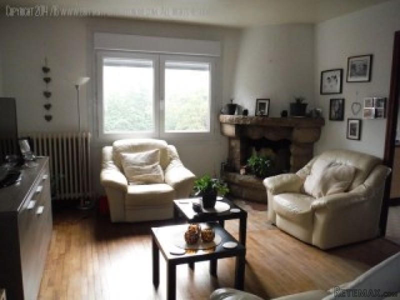 Renovated 2 bed with 1 hec of land 3km.. - 2