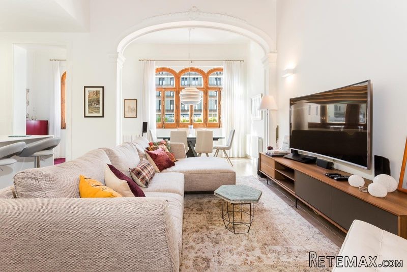 Modern apartment with gym and pool in..