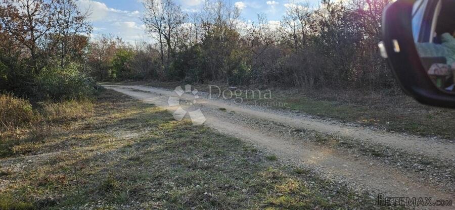 Poljoprivredno zemljište na odličnoj lokaciji - 2805 m² - 2
