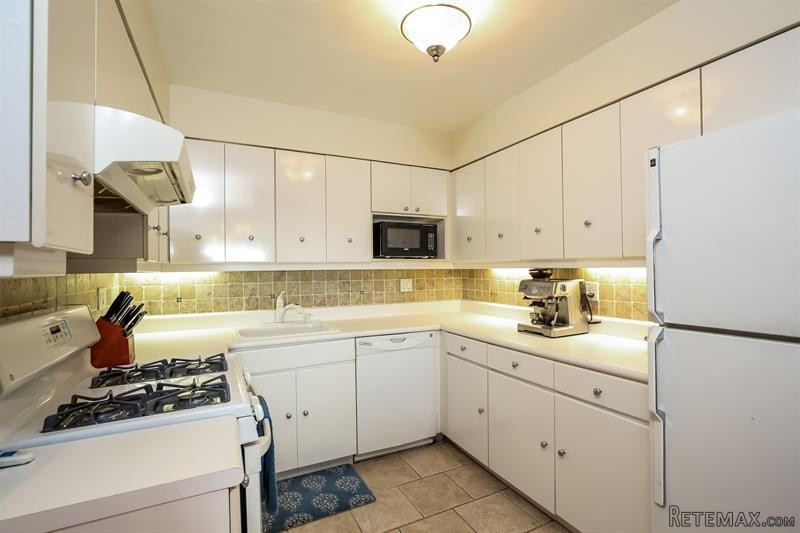 1 bedroom House For Sale: 21 Lake.. - 2