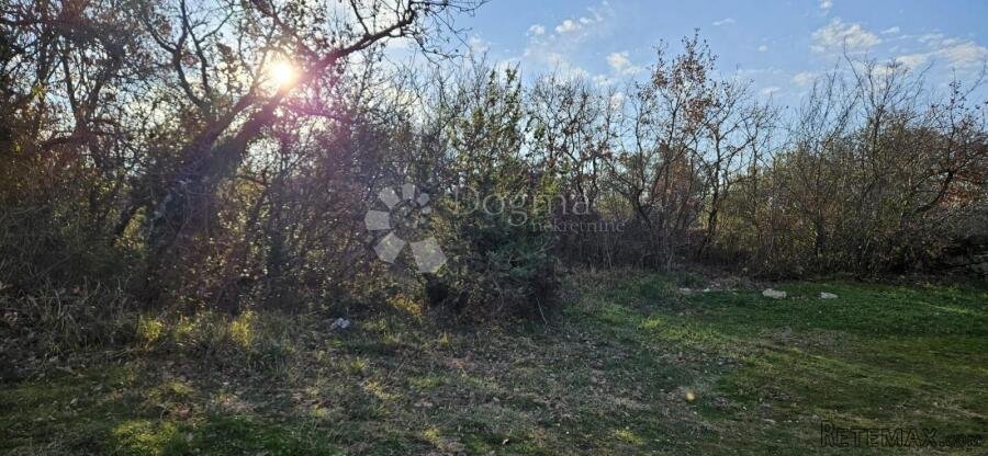 Poljoprivredno zemljište na odličnoj lokaciji - 2805 m² - 3