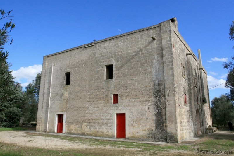 V000018, Farmhouse For Sale In.. - 2