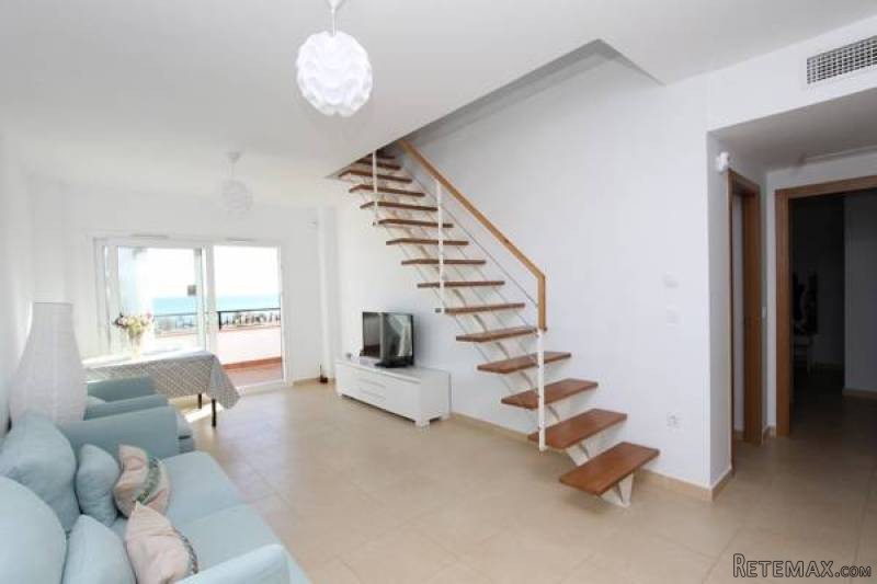 3 Bedroom 2 Bathroom Penthouse In La..