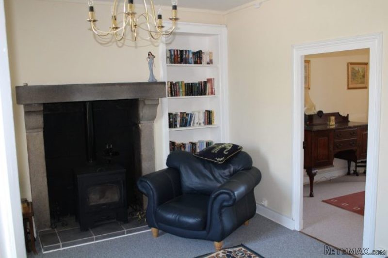 6 Bedrooms - House - For Sale - 2