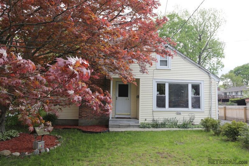 3 bedroom House For Sale: 216 Boltis..