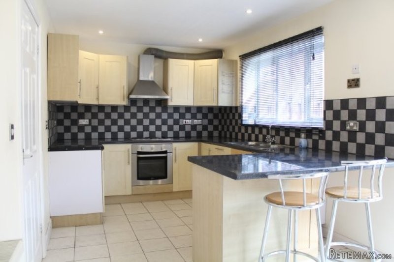 3 bedroom, Semi-detached House house.. - 2