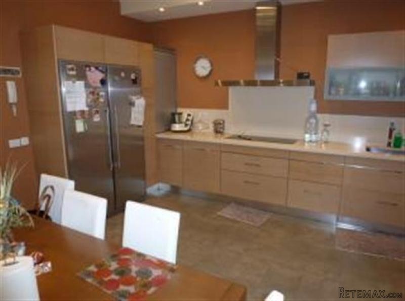 Village House For Sale in Guia De.. - 2