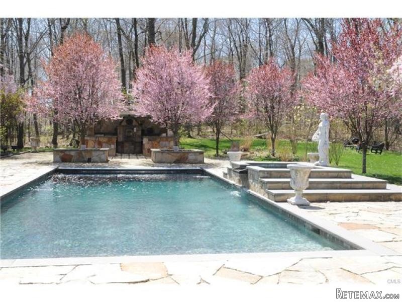 5 bedroom House For Sale: 260 LUKES.. - 2