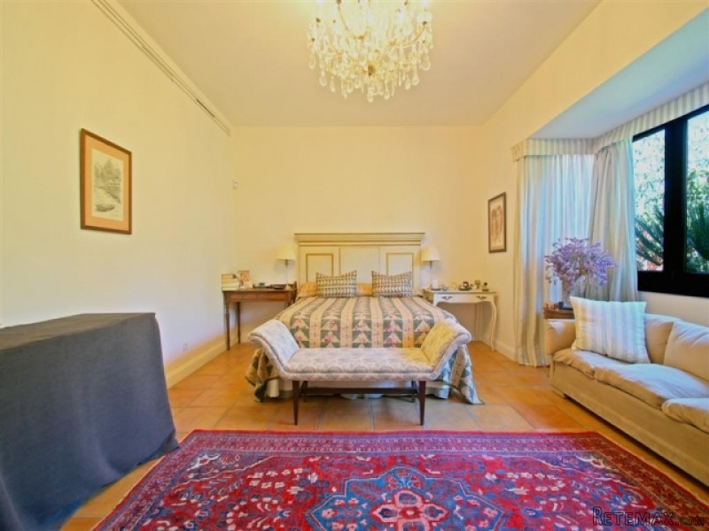 5 Bedroom Villa For Sale Situated In La.. - 2