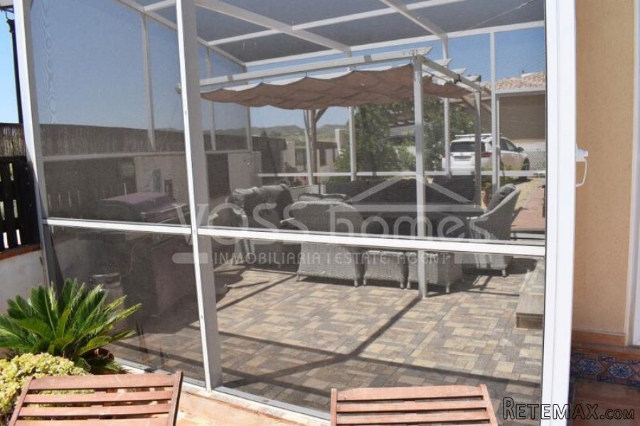 NEW LISTING TO VOSS HOMES - Larger than average, 4 bed, 2.. - 11