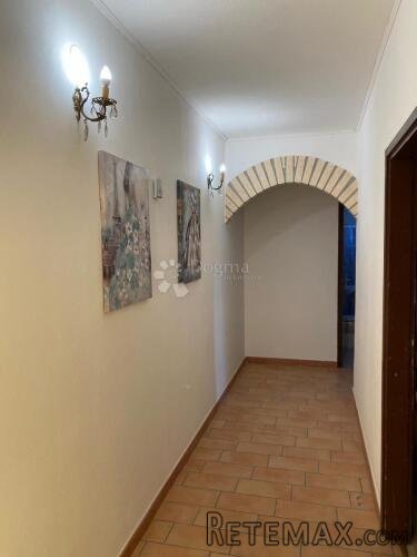 Apartmanska kuća na 10-tak km od Buzeta! - 2