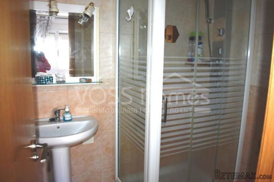 Modern 2 bed, 2 bath, 2 storey Duplex (town house) with.. - 12