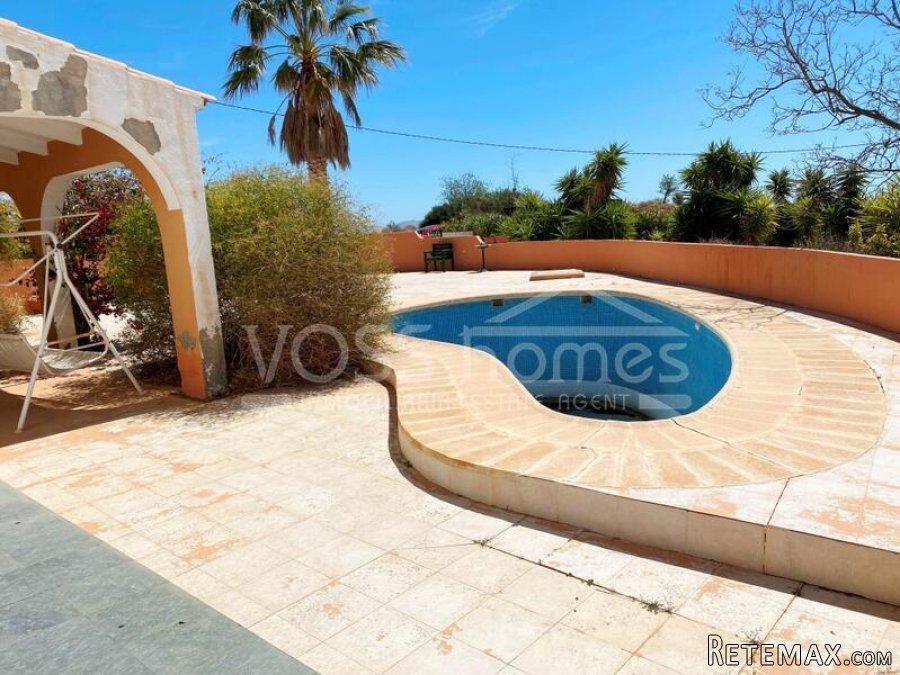 NEW & EXCLUSIVE LISTING FOR VOSS HOMES - A large, very.. - 12