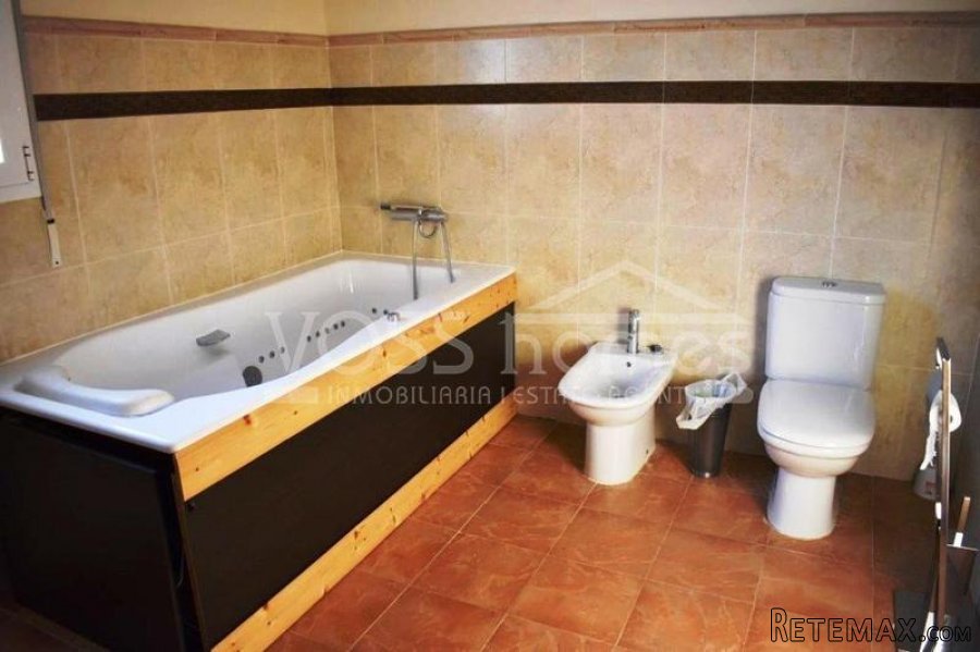 Well maintained, large 180m2 country house with 4 bedrooms.. - 12