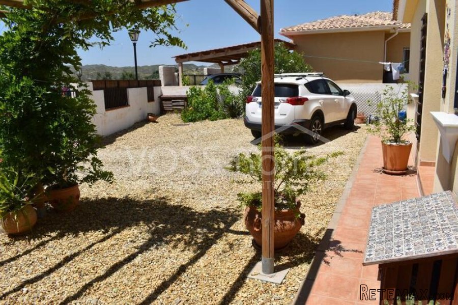 NEW LISTING TO VOSS HOMES - Larger than average, 4 bed, 2.. - 13