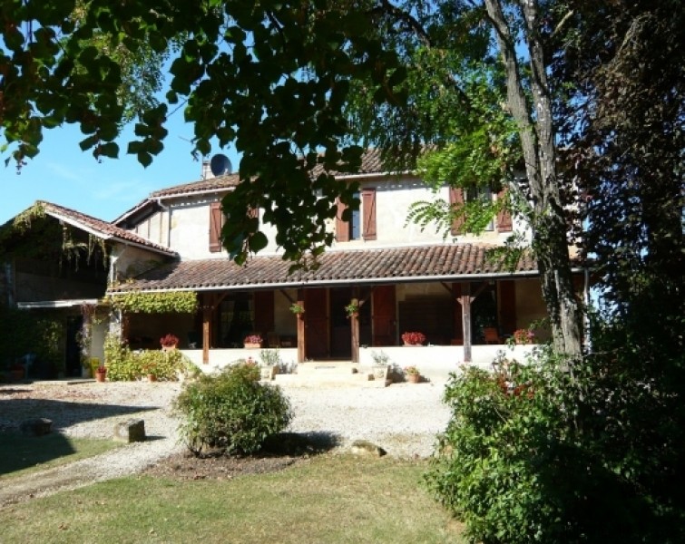 Beautifully set country house with.. - 2