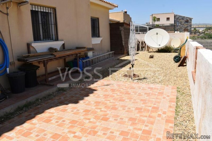 NEW LISTING TO VOSS HOMES - Larger than average, 4 bed, 2.. - 14
