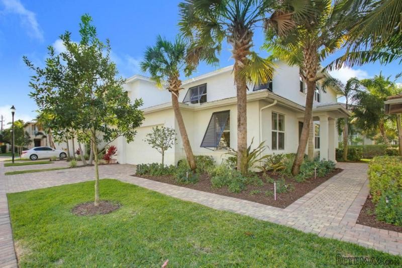 1025 Piccadilly St, Palm Beach Gardens..
