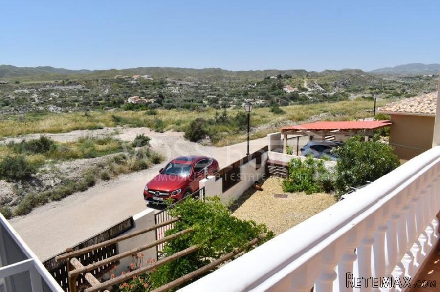 NEW LISTING TO VOSS HOMES - Larger than average, 4 bed, 2.. - 15