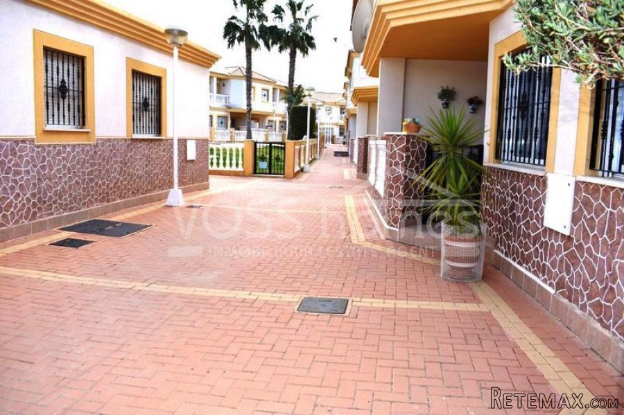 Modern 2 bed, 2 bath, 2 storey Duplex (town house) with.. - 16