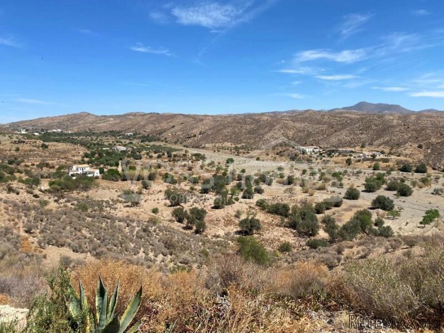 NEW & EXCLUSIVE LISTING FOR VOSS HOMES - A large, very.. - 16