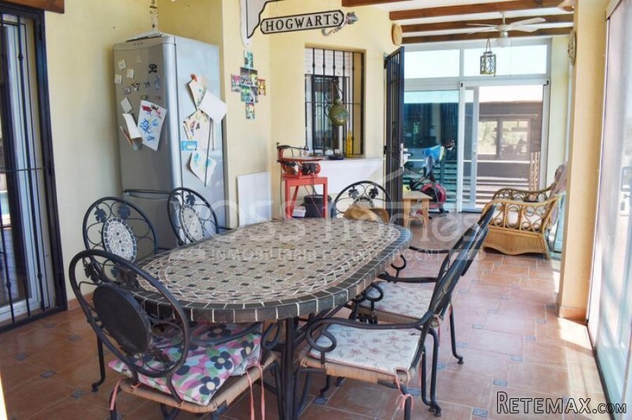 NEW LISTING TO VOSS HOMES - Larger than average, 4 bed, 2.. - 17