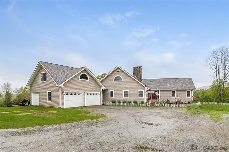3 bedroom House For Sale: 4 Davis Rd.. - 2