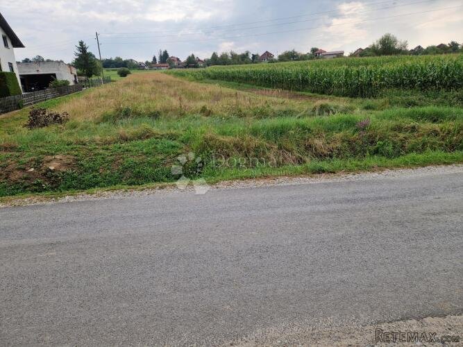 Građevinsko zemljište u mirnoj ulici - 2