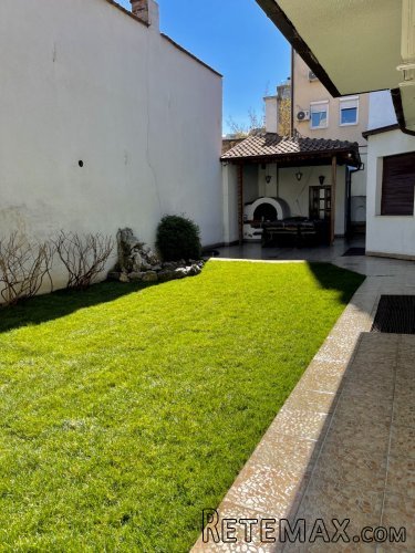 Prodaja Kuce 542m2,3.6ari,uknjizena 1/1,useljiva,Djeram pijaca - 2