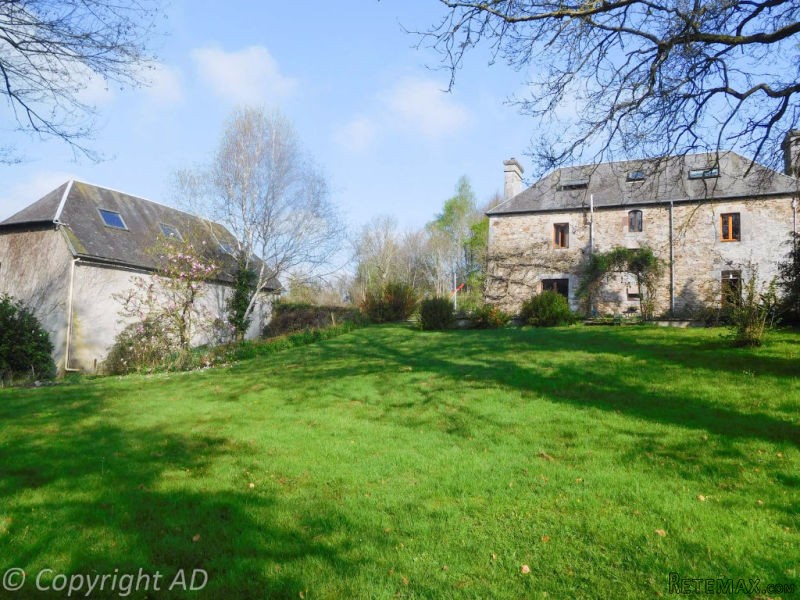 Character Stone House With Garden..