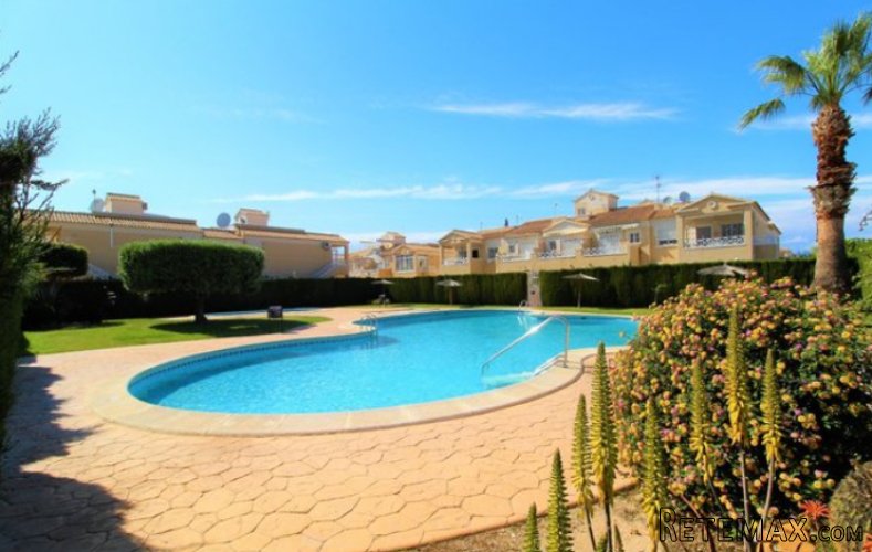Se vende duplex con solarium y jardin, de 2 dormitorios..