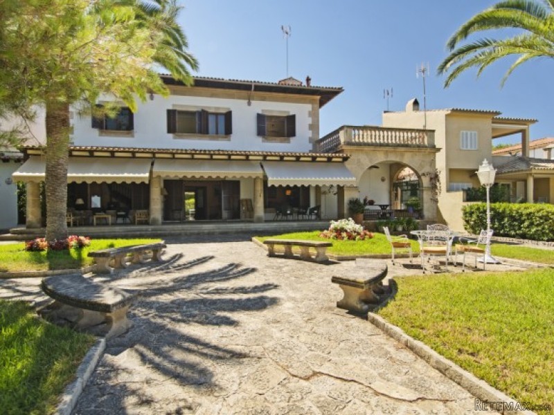 *sold* Spacious Frontline Villa In Son.. - 2