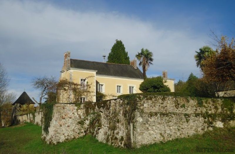 Stunning Manor House, Great Location - 2