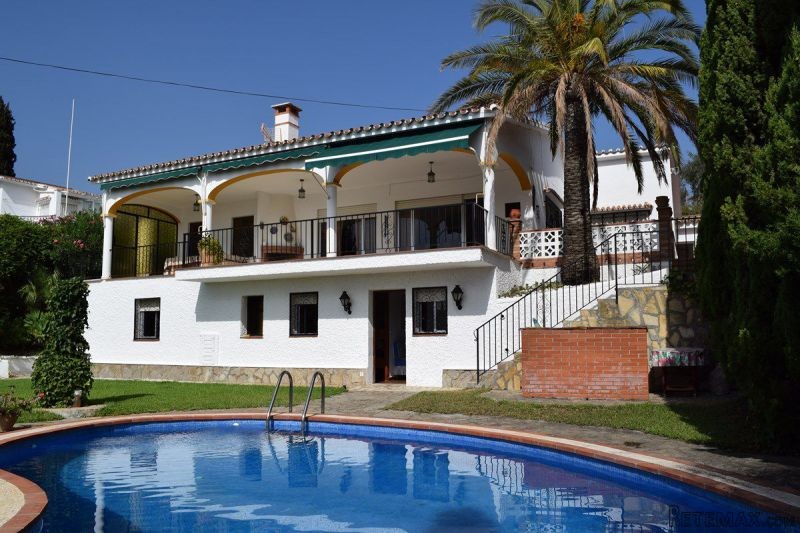 Villa for Sale in Caleta de Velez..