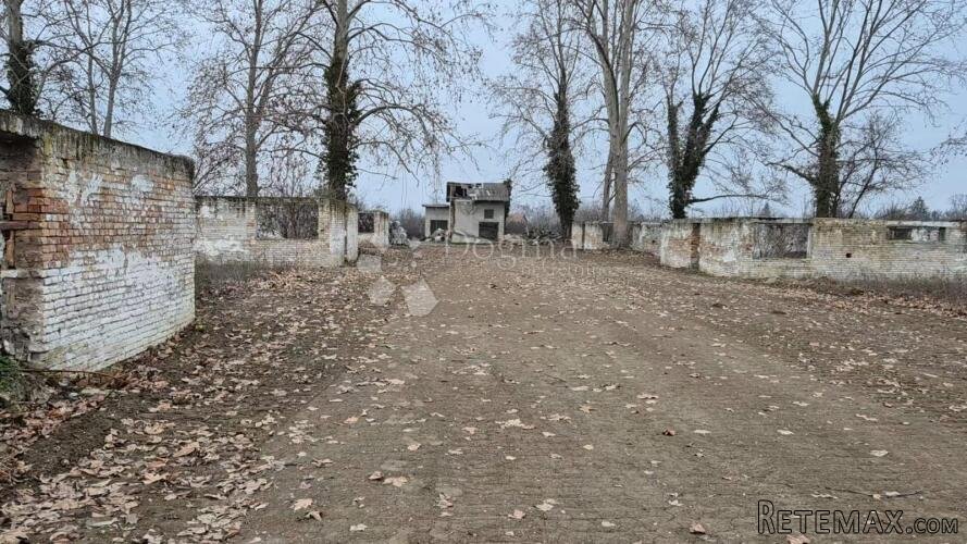 GRAĐEVINSKO ZEMLJIŠTE ZA IZGRADNJU FARME – 32.000 m²