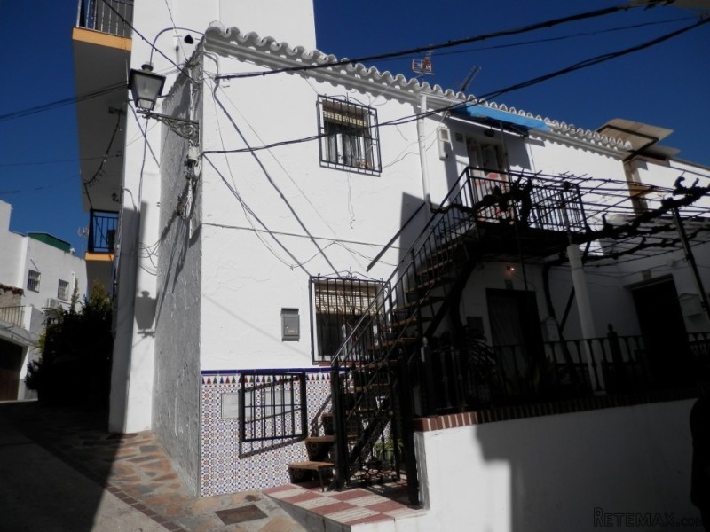 2 bedroom, 1 bathroom Townhouse, (build..